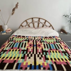 Beautiful vintage hand knit crocheted throw blanket